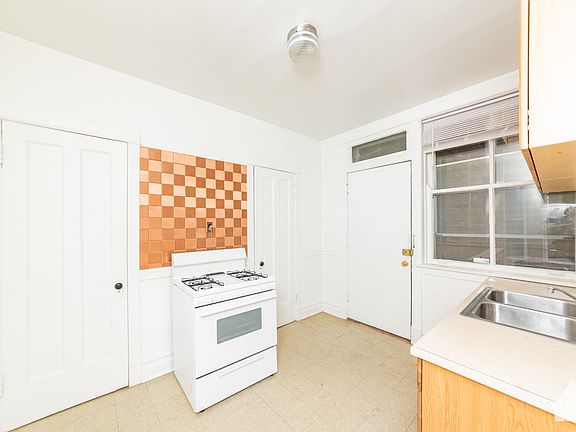 4th image of 1706 W Balmoral Ave #1