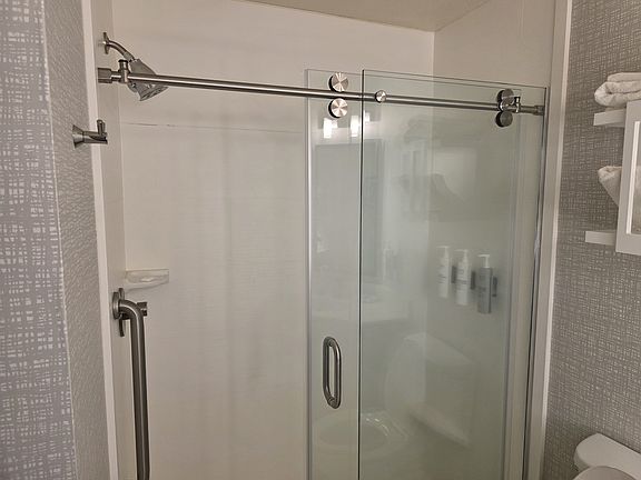 5th image of 2943 E Beck Ln #4