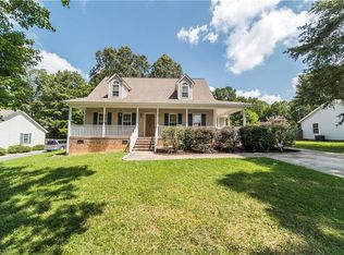 695 Old Castle Dr, Randleman, NC 27317