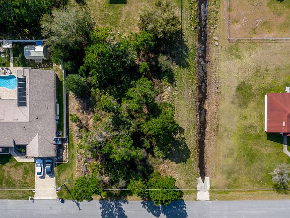 5th image of 27 Lancaster Ln