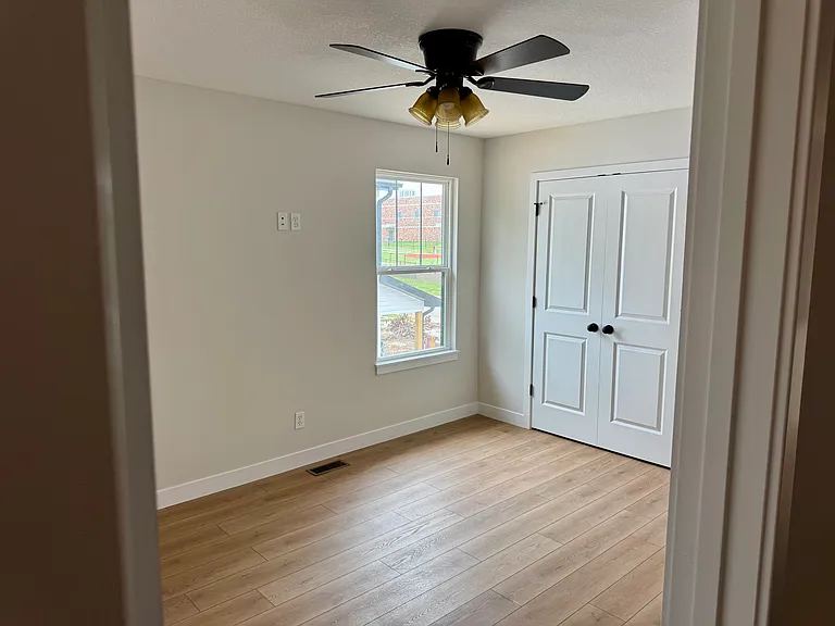 507 Hickman Ave — Photo 12