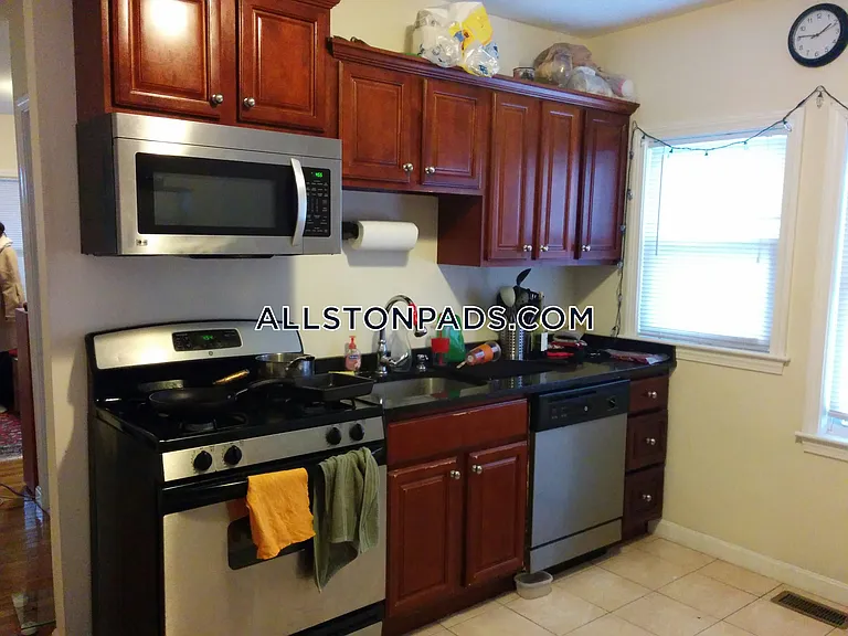 30 Linden St #1 — Photo 3