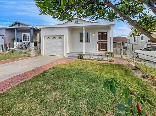 12261 211th St, Lakewood, CA 90715