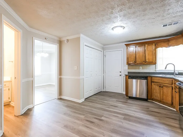 1325 Burning Bush Dr — Photo 8