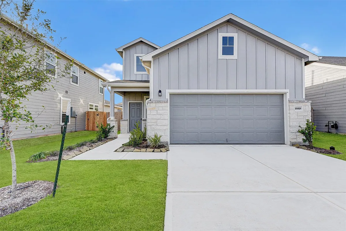 Building Photo - 25821 Hedgerow Dr