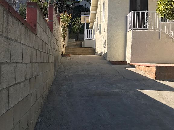 3rd image of 4050 San Carlos St