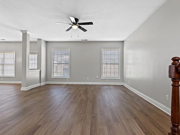 3rd image of 2328 Merluna Dr