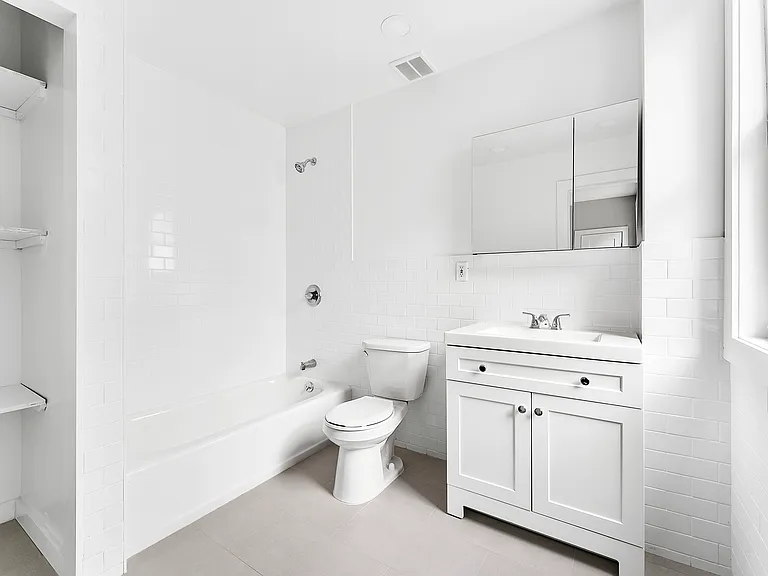 10-13 47th Ave #F1 — Photo 3