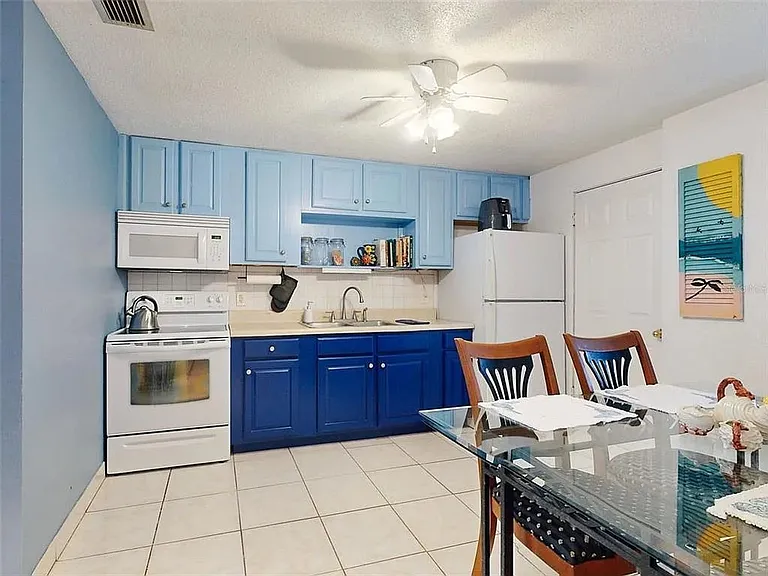 630 Olive St — Photo 12