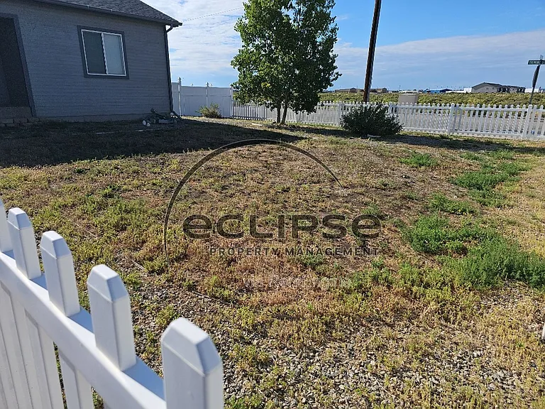 501 Foster Ave — Photo 4
