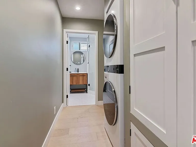1445 S Stanley Ave — Photo 12