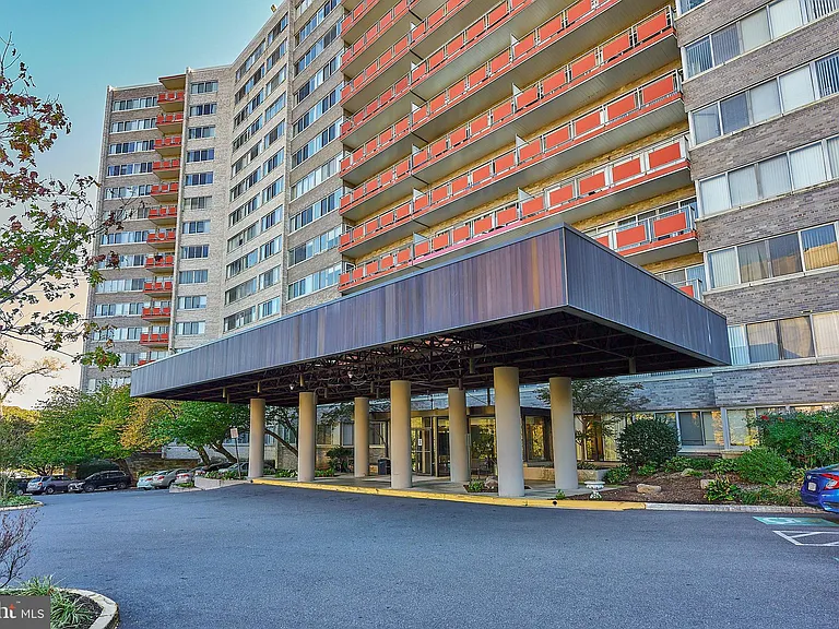 5340 Holmes Run Pkwy #601 — Photo 2