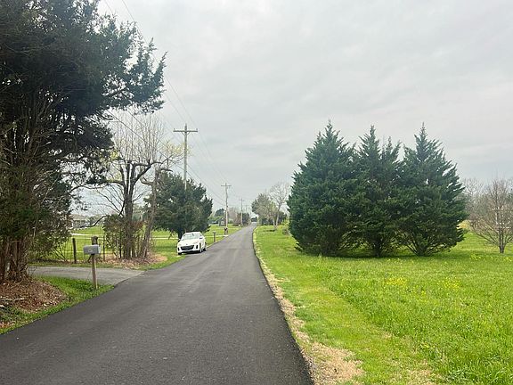 4th image of 1411 Cunningham Rd W