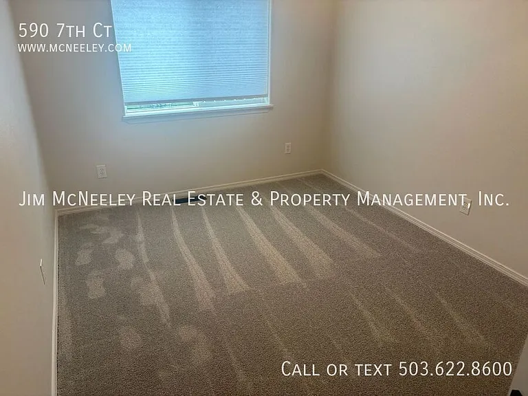 590 7th Ct — Photo 20