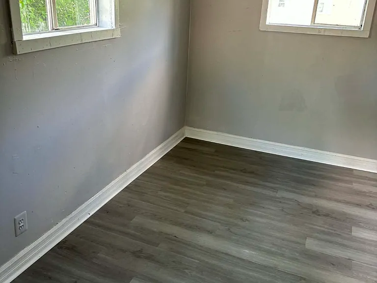 2324 S Saginaw St — Photo 10