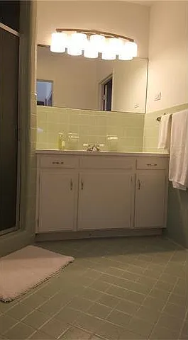1439 Highland Dr — Photo 10