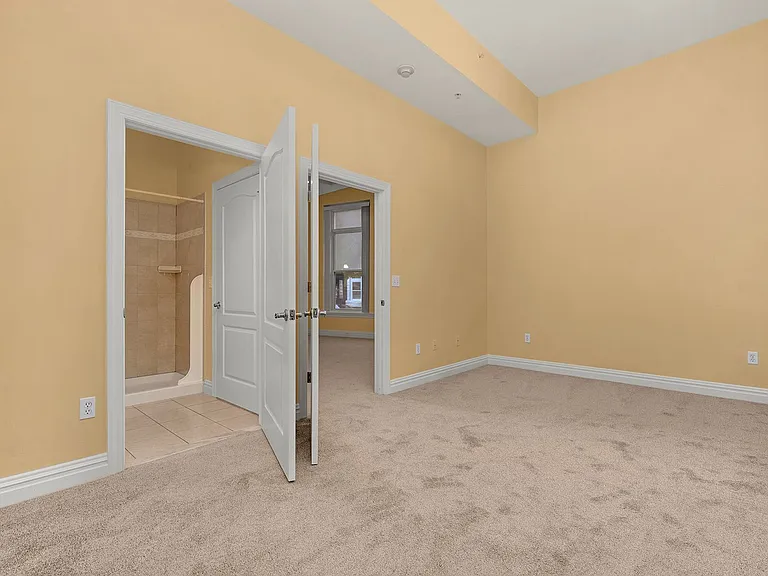 2300 N Calvert St — Photo 15