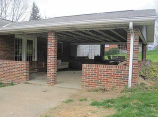 27 Willow Crossing Rd, Greensburg, PA 15601