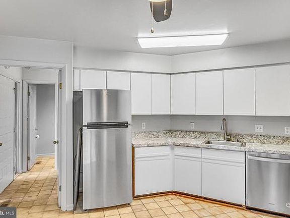 4th image of 5201 King Charles Way Unit 20