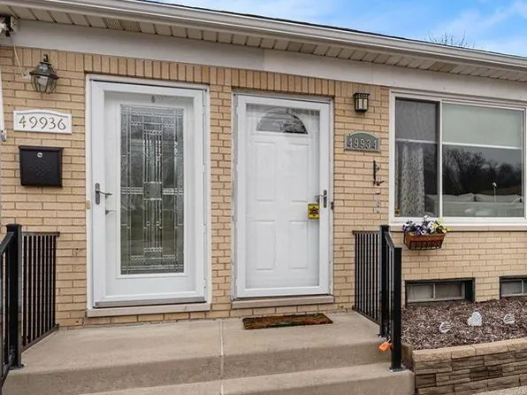 49936 Helfer Blvd W #8, Wixom, MI 48393