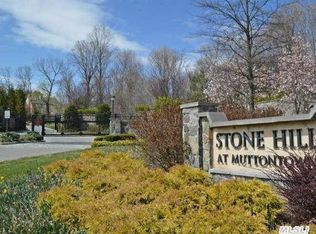 26 Earle Dr, Syosset, NY 11791