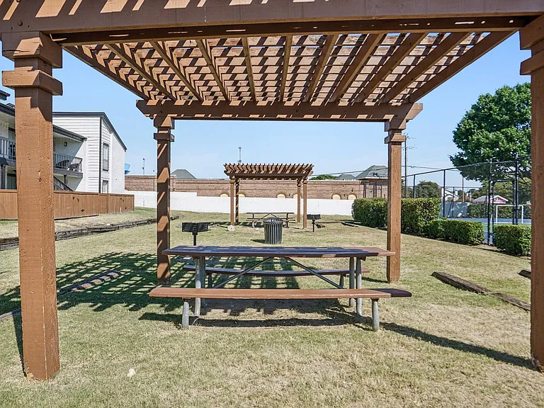 Keller Oaks — Photo 28