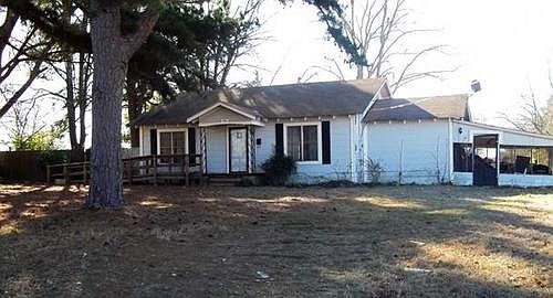 1st image of 146 E Elliot Ln