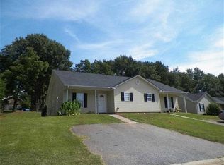 325-327 Zach Dr, Boiling Springs, SC 29316