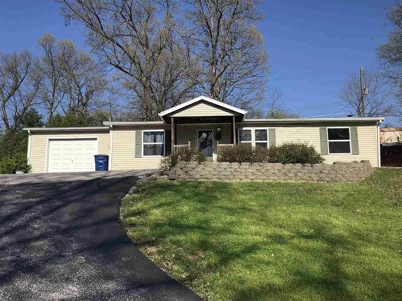 154 White Ln photo 1