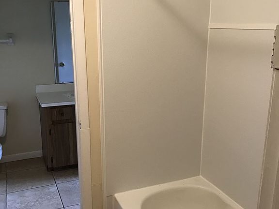 3rd image of 2909 S Lincoln Ave