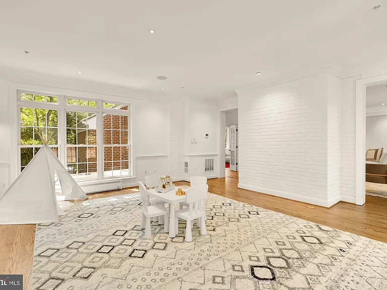 5501 Montgomery St — Photo 9