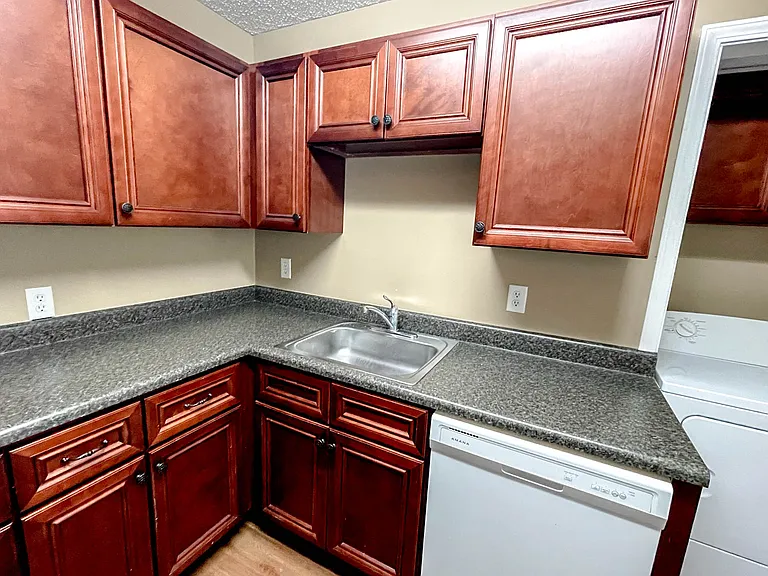 2343 W St #6 — Photo 9