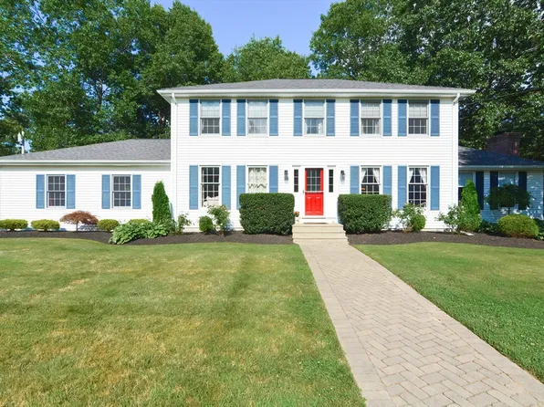 28 Chesett Ln, Attleboro, MA 02703