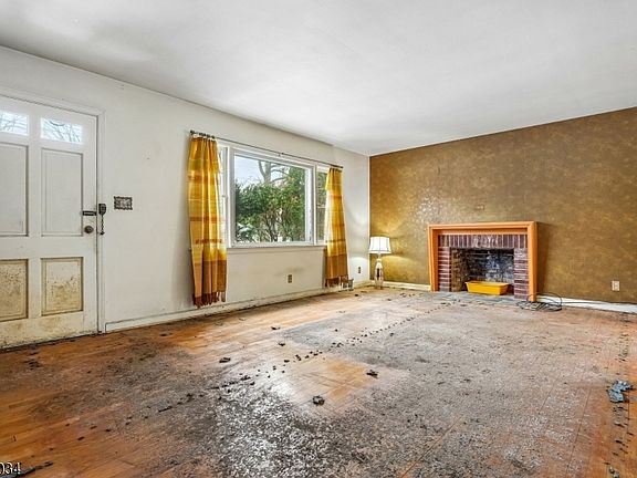5th image of 22 Springbrook Rd