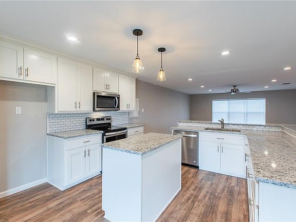 2nd image of 3015 Chaparral Dr