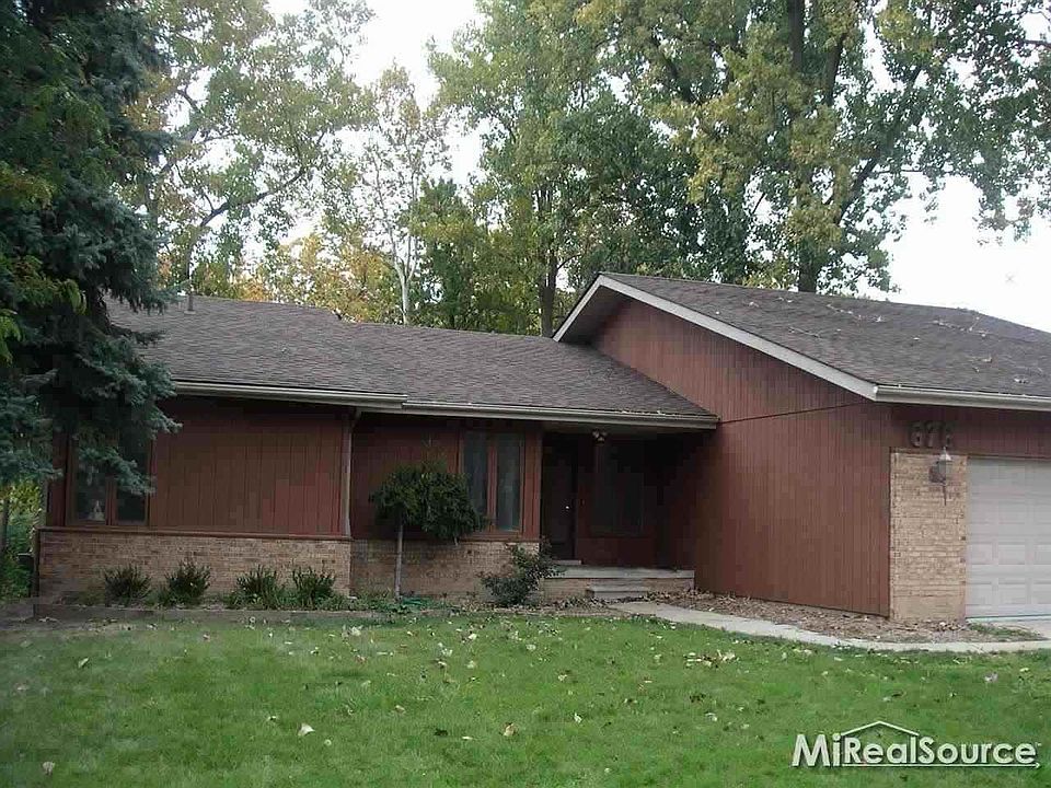1st image of 676 Wellington Cres