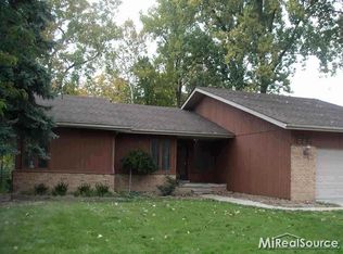 676 Wellington Cres, Mount Clemens, MI 48043