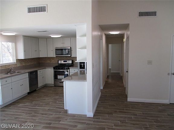 4th image of 3919 Jewel Ave