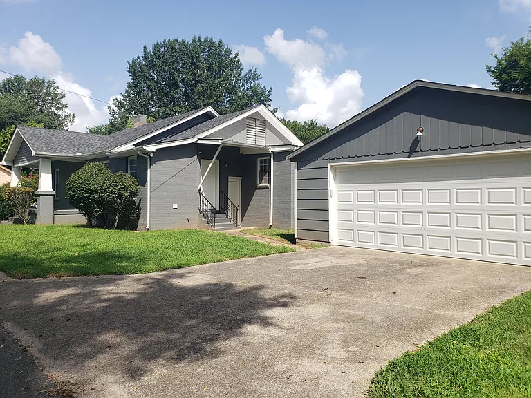 223 Richardson Ave — Photo 12