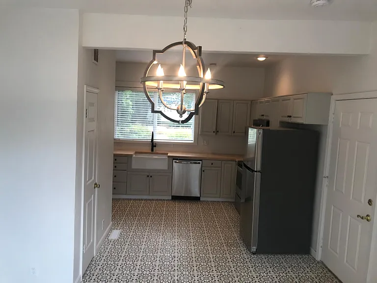 980 18th St NE — Photo 6