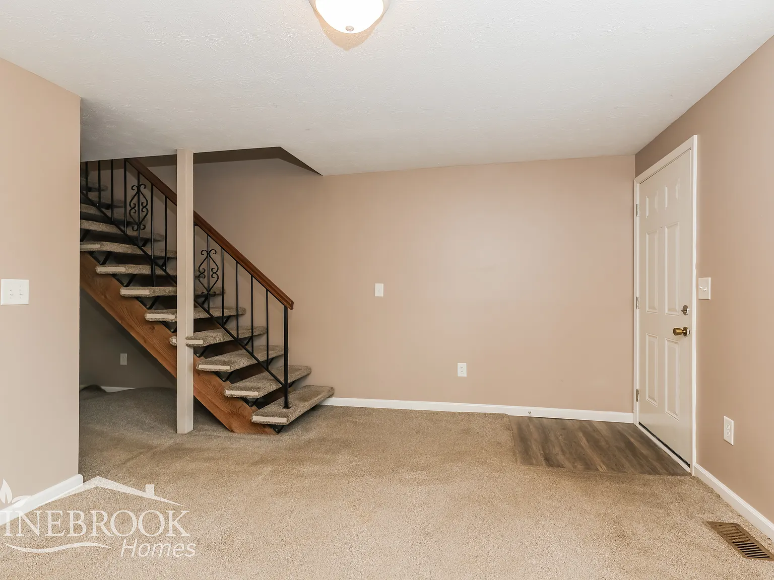 7649 Mount Hood — Photo 3