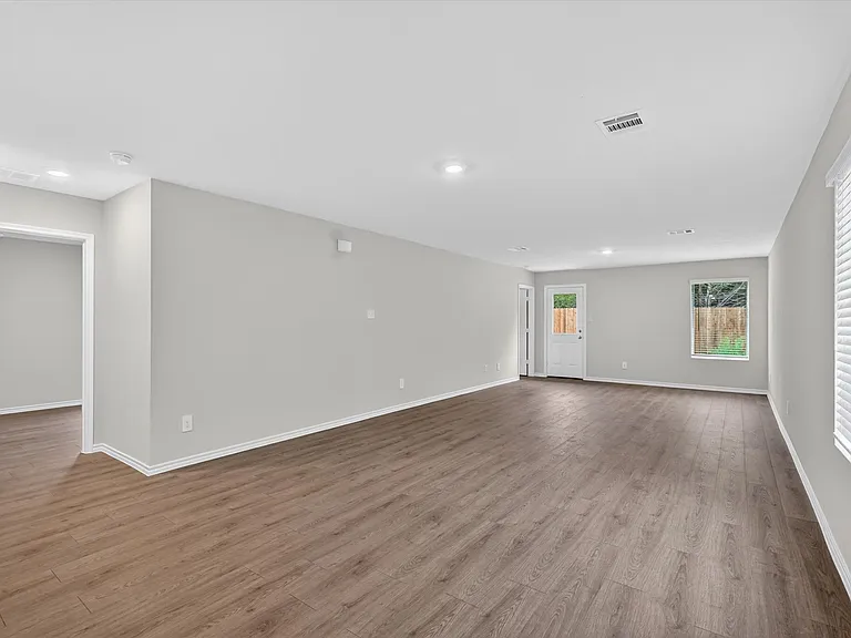 1413 Brook Ln — Photo 11