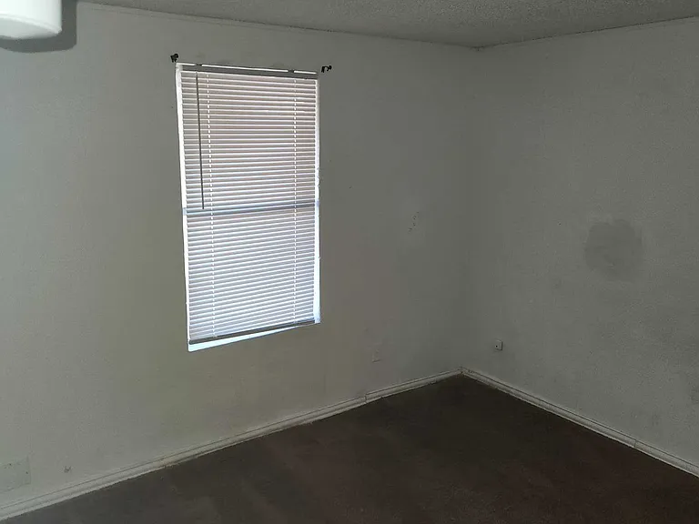 11202 Private Road 6104 — Photo 5