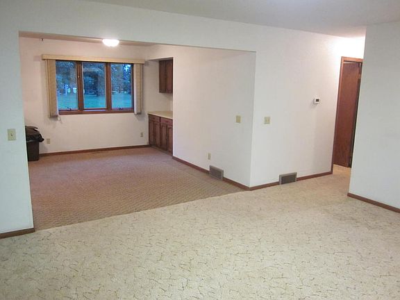 5th image of 905 Clayton St