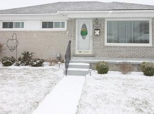 25215 Pattow St, Roseville, MI 48066