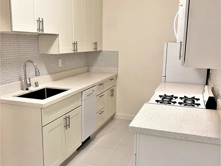 Sutter House Apartments — Photo 12