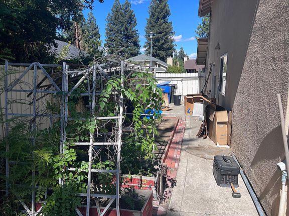 5th image of 3565 Bridgeford Dr