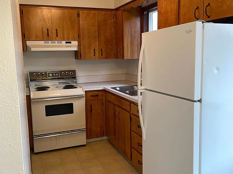 2131 Center St NE — Photo 2