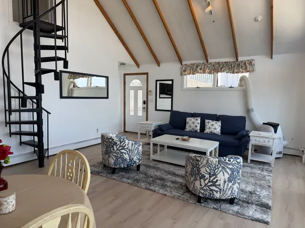 59 Ocean Blvd #1, Hampton, NH 03842