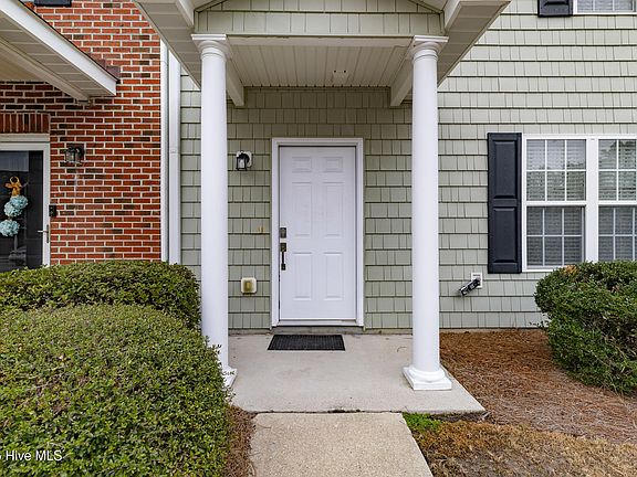 3rd image of 115 Lincoln Place Circle